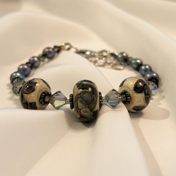 Lampwork Bead & Dark Grey Pearl Bracelet - Picture 2 of 3